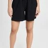 Brand new 🧨 Sweaty Betty Explorer Shorts Black ⭐